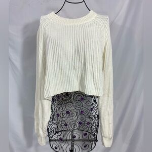 Button + Brim white cropped ribbed sweater size M/L